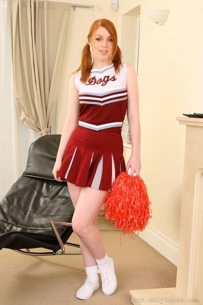 Redhead Cheerleader Porn - Slim redheaded cheerleader Fi getting nude | Nextdoor Mania